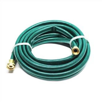 درخت پی وی سی سبز در خارج شیلنگ